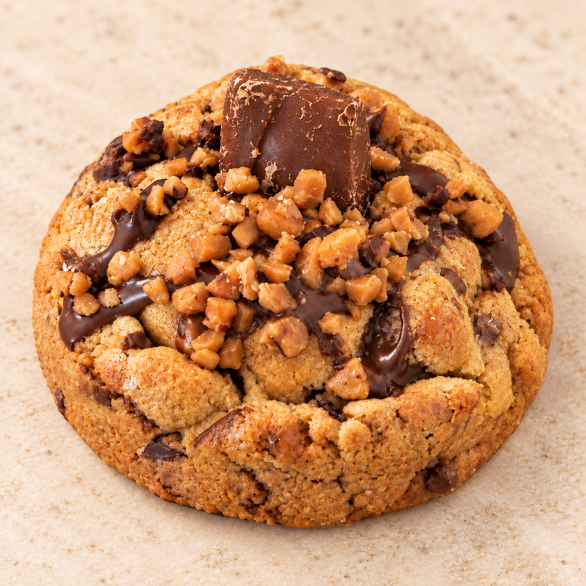 Skor Lovers whole cookie on a cream background